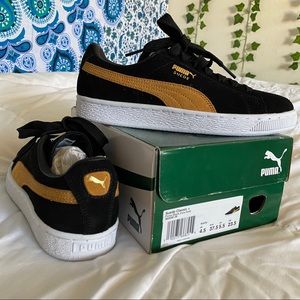 Black suede classic pumas